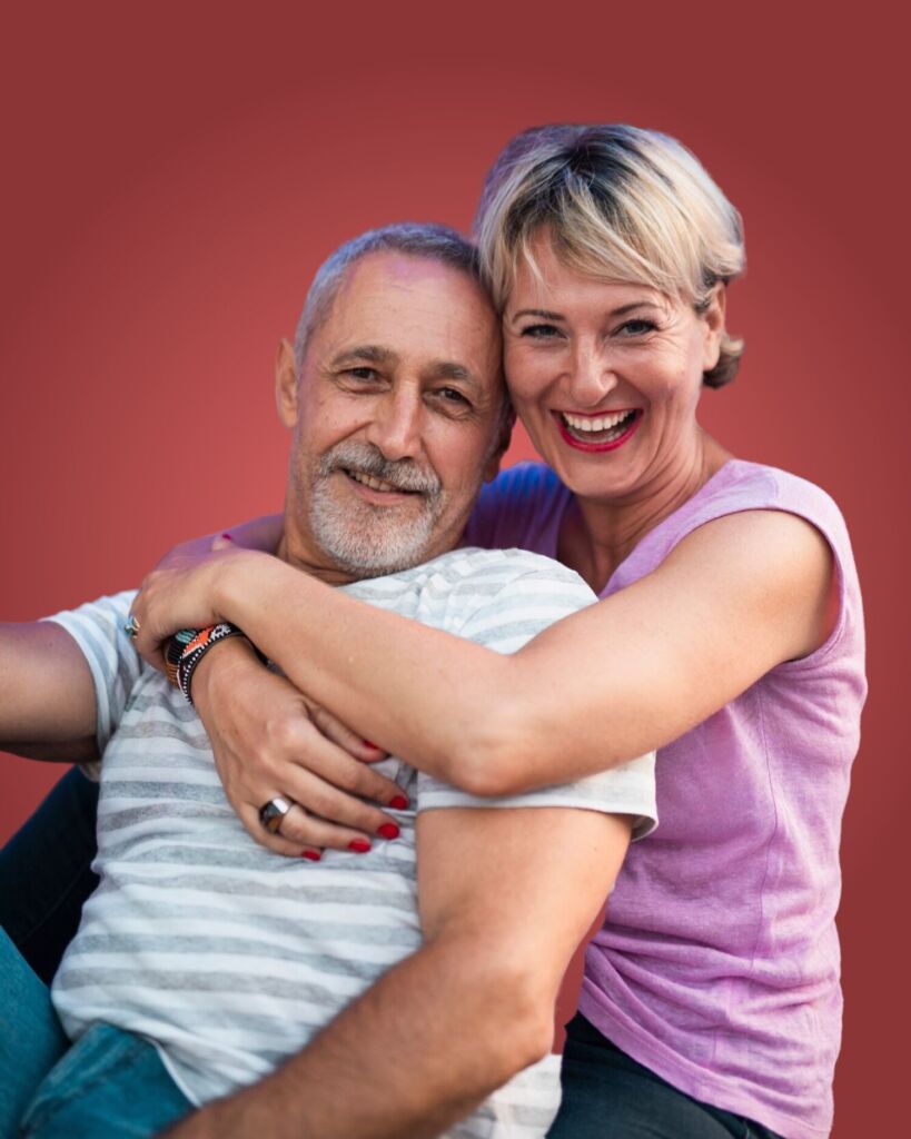 RO Implantes - Casal sorrindo