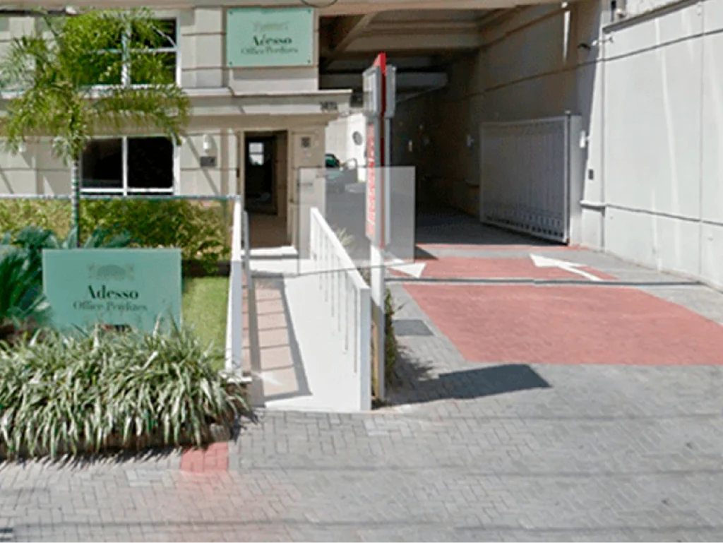 Entrada do edifício onde fica a Rodrighero Odontologia em Perdizes